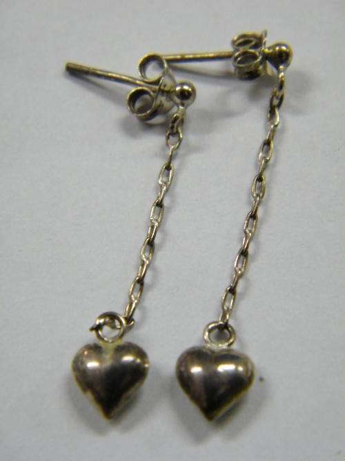 Lovely pair of heart earrings - @@@ Crazy R1 Start