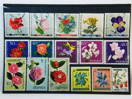 Collection of 16 thematic flower stamps - as per photo