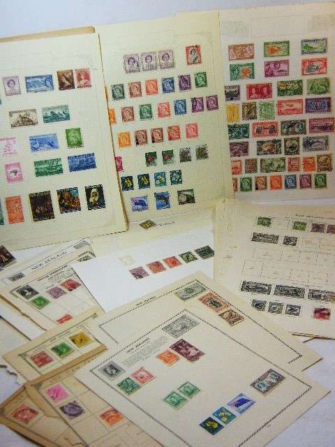 Lot of about 370 New Zealand stamps - some very early and some higher value ones