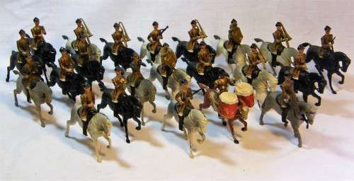 Set of 22 vintage British Mounted band lead soldiers on horses - Britains Ltd.