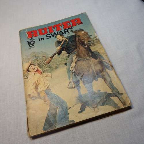 Ruiter in swart - no.285 - Fotoverhale