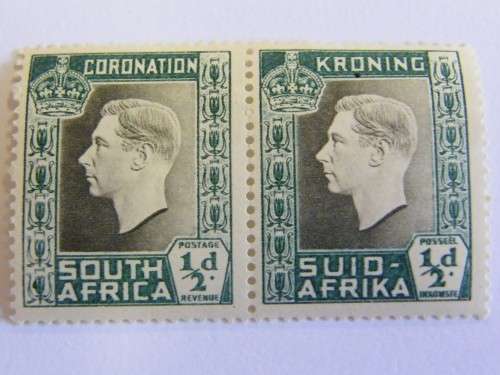 SACC 70 pair - Afrikaans stamp with black dot under O of Kroning