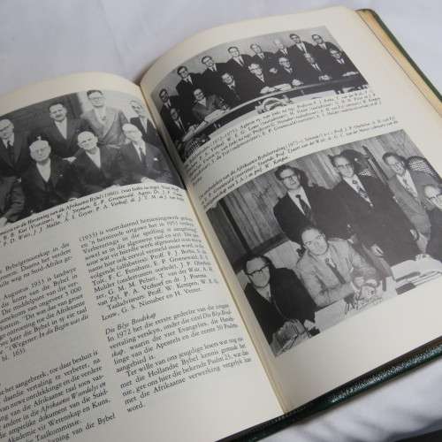 400 Leiers in Suid Afrika oor vier eeue deur dr. E.A. Venter 1980 - Leather bound signed copy 46/200