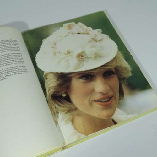 DIANA Princess of Whales - The Book of fashion