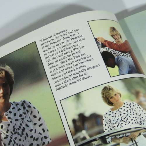 DIANA Princess of Whales - The Book of fashion
