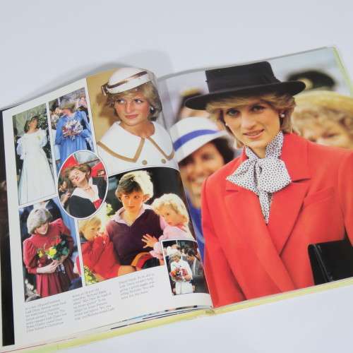 DIANA Princess of Whales - The Book of fashion