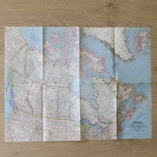 Lot of 50 vintage National Geographic Society maps - 3 Folders - Maps differ in sizes
