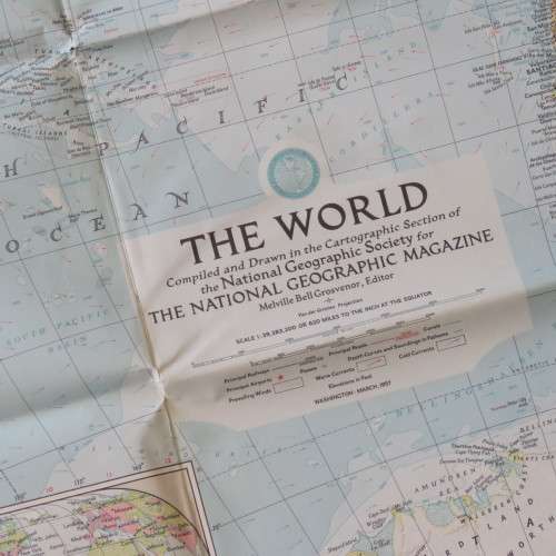 Lot of 50 vintage National Geographic Society maps - 3 Folders - Maps differ in sizes