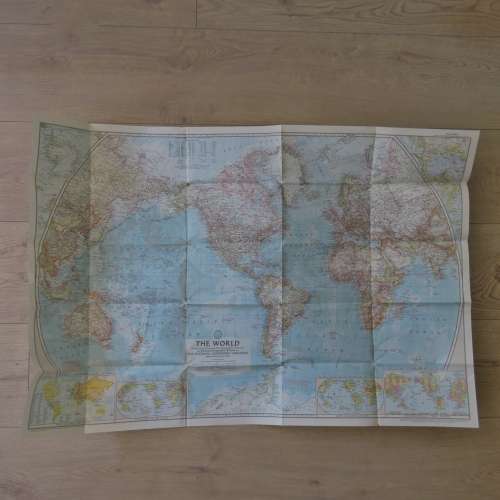 Lot of 50 vintage National Geographic Society maps - 3 Folders - Maps differ in sizes