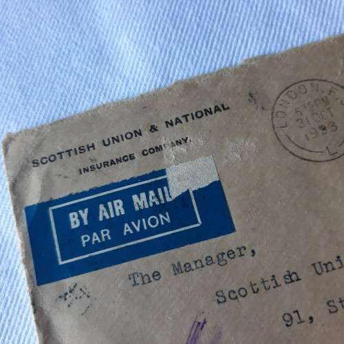 Airmail cover from London to Cape Town, South Africa with 1 shilling, sixpence en twopence stamps