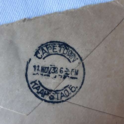 Airmail cover from London to Cape Town, South Africa with 1 shilling, sixpence en twopence stamps