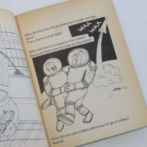 A small world joke book - 2 book from 1983 - Cartoons and Jokes