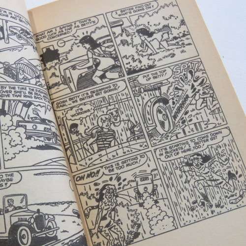 Vintage cartoon book Archie`s Girls 1973 issue