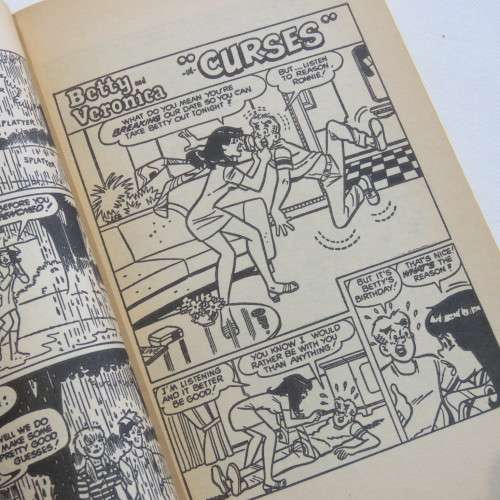 Vintage cartoon book Archie`s Girls 1973 issue