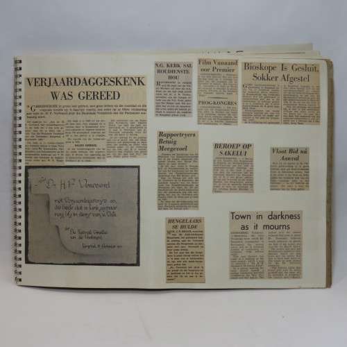 Plakboek oor Dr HF Verwoerd - Sy moord en lewe - Size 28 x 48 cm