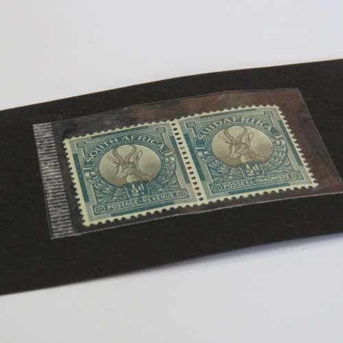 SACC 113 with error mint pair no white line - Top of 1/2d border