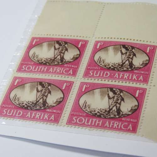 SACC 107 South Africa block of 4 stamps top left with red dot in R of Africa