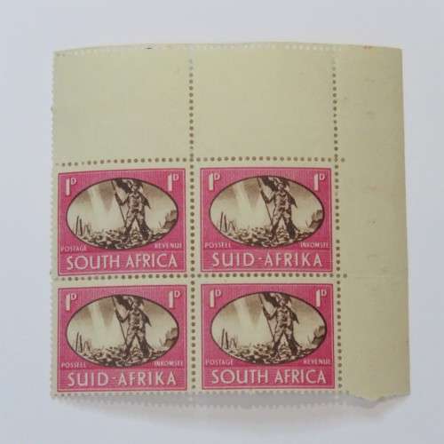 SACC 107 South Africa block of 4 stamps top left with red dot in R of Africa