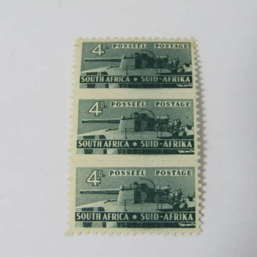 WW2 small 4d stamps unit with variation - spot on middle stamp