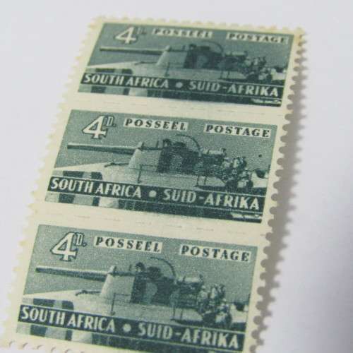 WW2 small 4d stamps unit with variation - spot on middle stamp