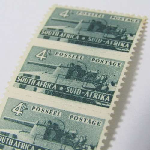 WW2 small 4d stamps unit with variation - spot on middle stamp