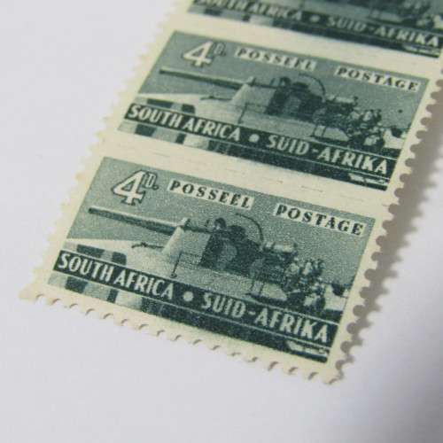 WW2 small 4d stamps unit with variation - spot on middle stamp