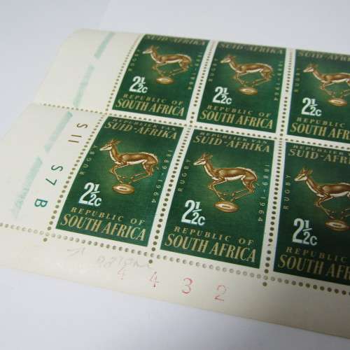 South Africa SACC 245 Lot of 20 x 2 1/2 cent Springbok rugby stamps - 10 in bottom row with error