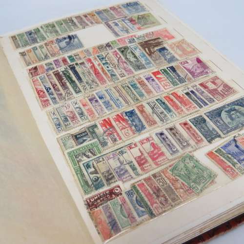 Stamp Album with more than 700 world stamps - Not researched