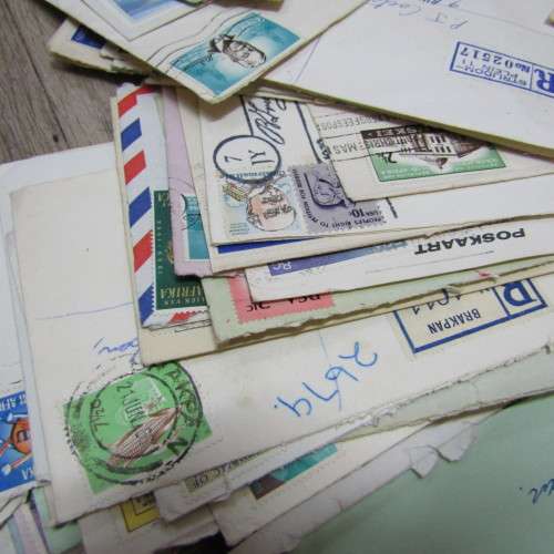 Over a kilo of stamps on envelopes - Postal History - unresearched