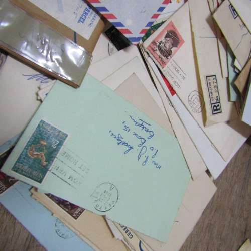 Over a kilo of stamps on envelopes - Postal History - unresearched