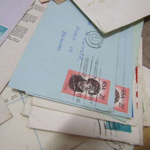 Over a kilo of stamps on envelopes - Postal History - unresearched