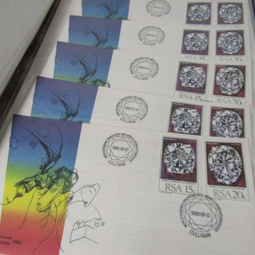 Album with more than 90 First Day Cover and other items - Southern Africa - many definitive series