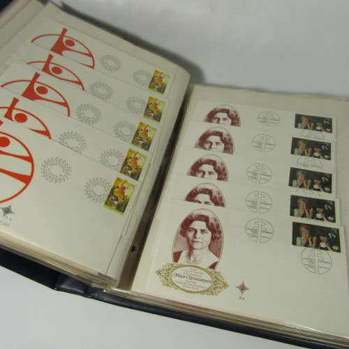 Album with more than 90 First Day Cover and other items - Southern Africa - many definitive series