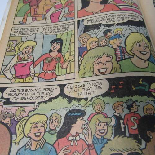 Archie Series Archie`s Girls Betty and Veronica no. 322 - scarce issue