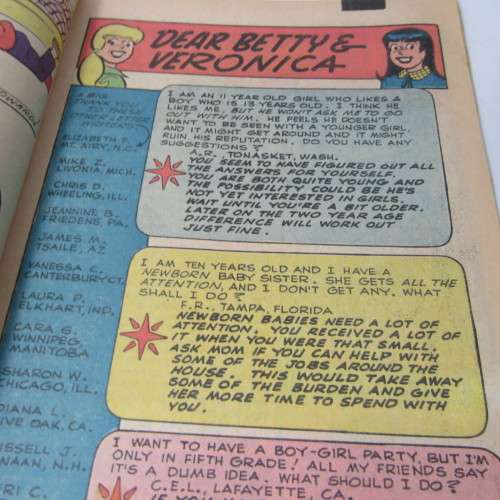 Archie Series Archie`s Girls Betty and Veronica no. 322 - scarce issue