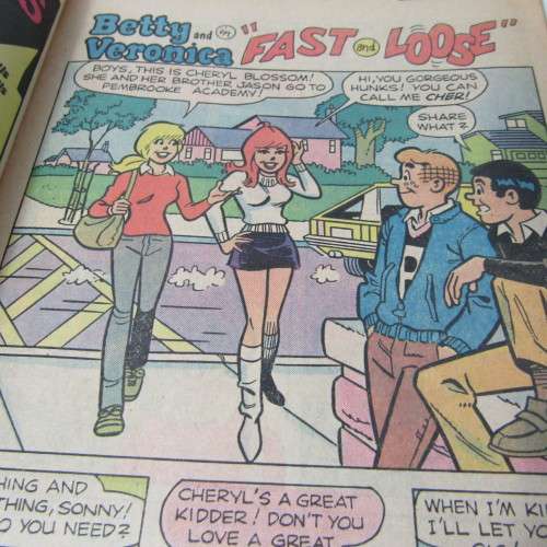 Archie Series Archie`s Girls Betty and Veronica no. 322 - scarce issue