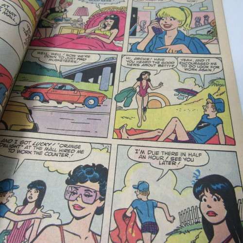 Archie Series Archie`s Girls Betty and Veronica no. 322