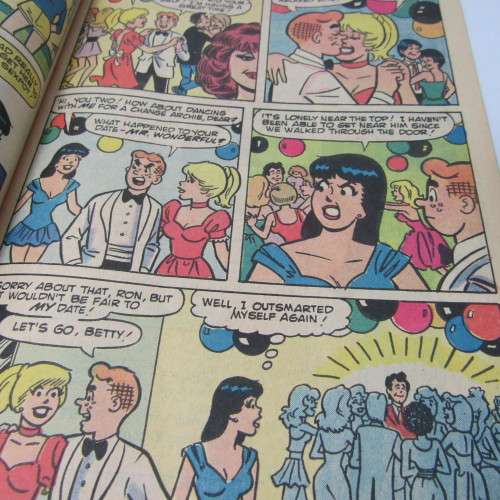Archie Series Archie`s Girls Betty and Veronica no. 322