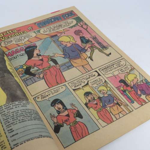 Archie Series Archie`s Girls Betty and Veronica no 327