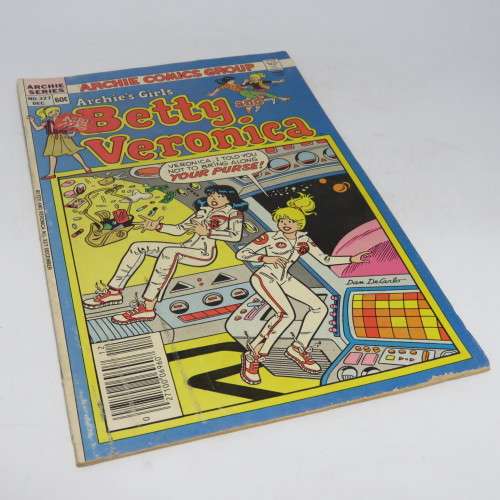 Archie Series Archie`s Girls Betty and Veronica no 327