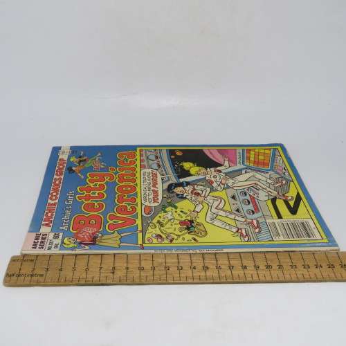 Archie Series Archie`s Girls Betty and Veronica no 327