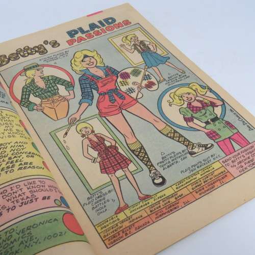 Archie Series Archie`s Girls Betty and Veronica no 327