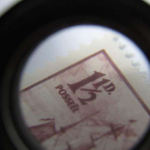 SACC 126 - British Settlers 1 1/2d varieties - flow on upper stamp and flag flow lower stamp (126b)