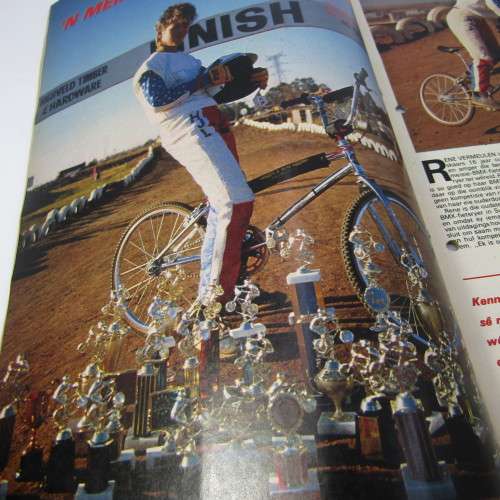 Patrys magazine - September 1983 - no center poster - punch holes