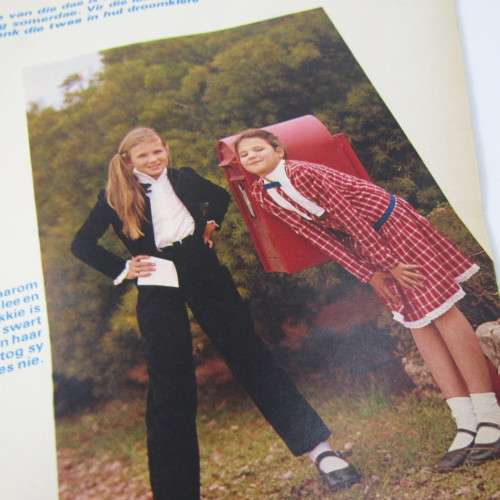 Patrys magazine - Augustus 1983 - Twee Meisies wat vliegtuig bou - no center poster - punch holes