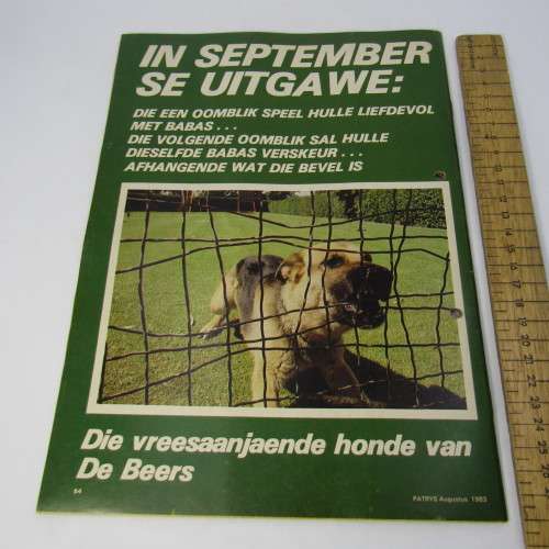 Patrys magazine - Augustus 1983 - Twee Meisies wat vliegtuig bou - no center poster - punch holes