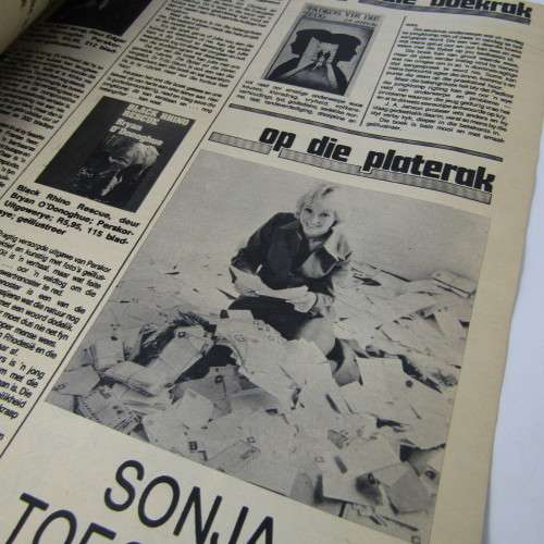 Patrys magazine - Junie 1977 - Die Slag van Waterloo - John Paul Young - no center page - punch hole