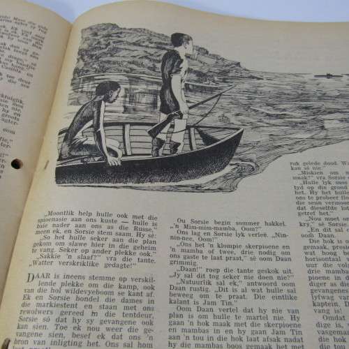 Patrys magazine - April 1971 - Hoerskool uitgawe - Militere opleiding van SA seuns - punch holes