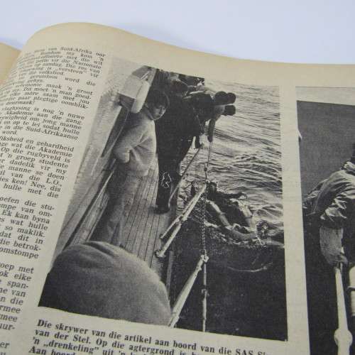 Patrys magazine - April 1971 - Hoerskool uitgawe - Militere opleiding van SA seuns - punch holes