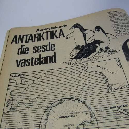 Patrys magazine - Augustus 1976 - no poster - punch holes